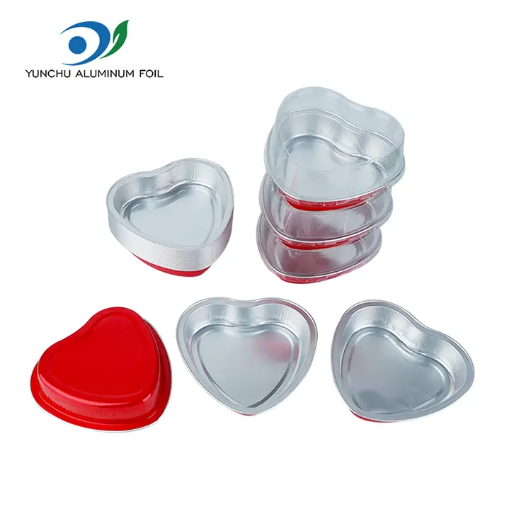 Szív alakú sütemény sütés sima falak alumínium fólia tartályok