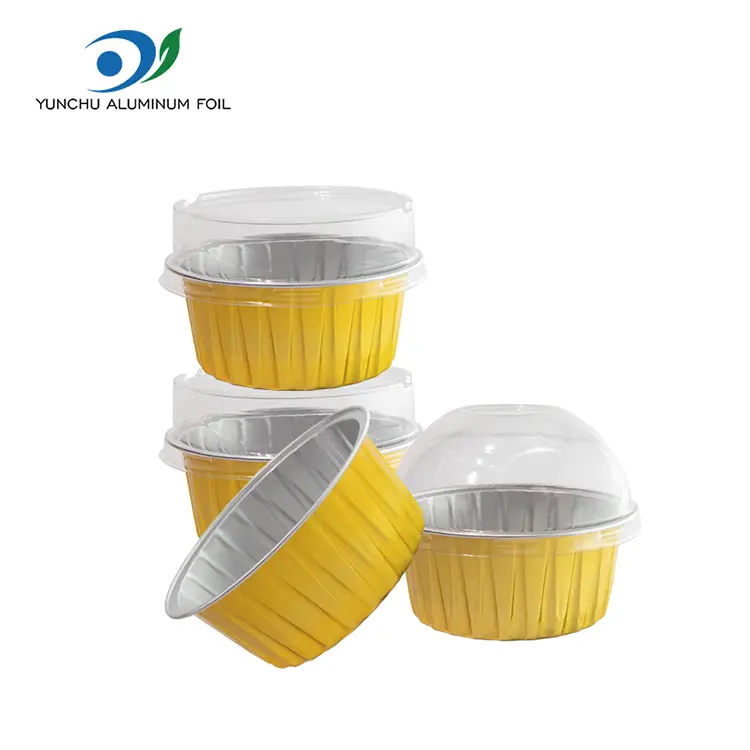 Kerek sült sütemények sima falak alumínium fólia edények